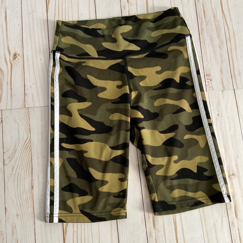 Camo Biker Shorts With White Piping ✨